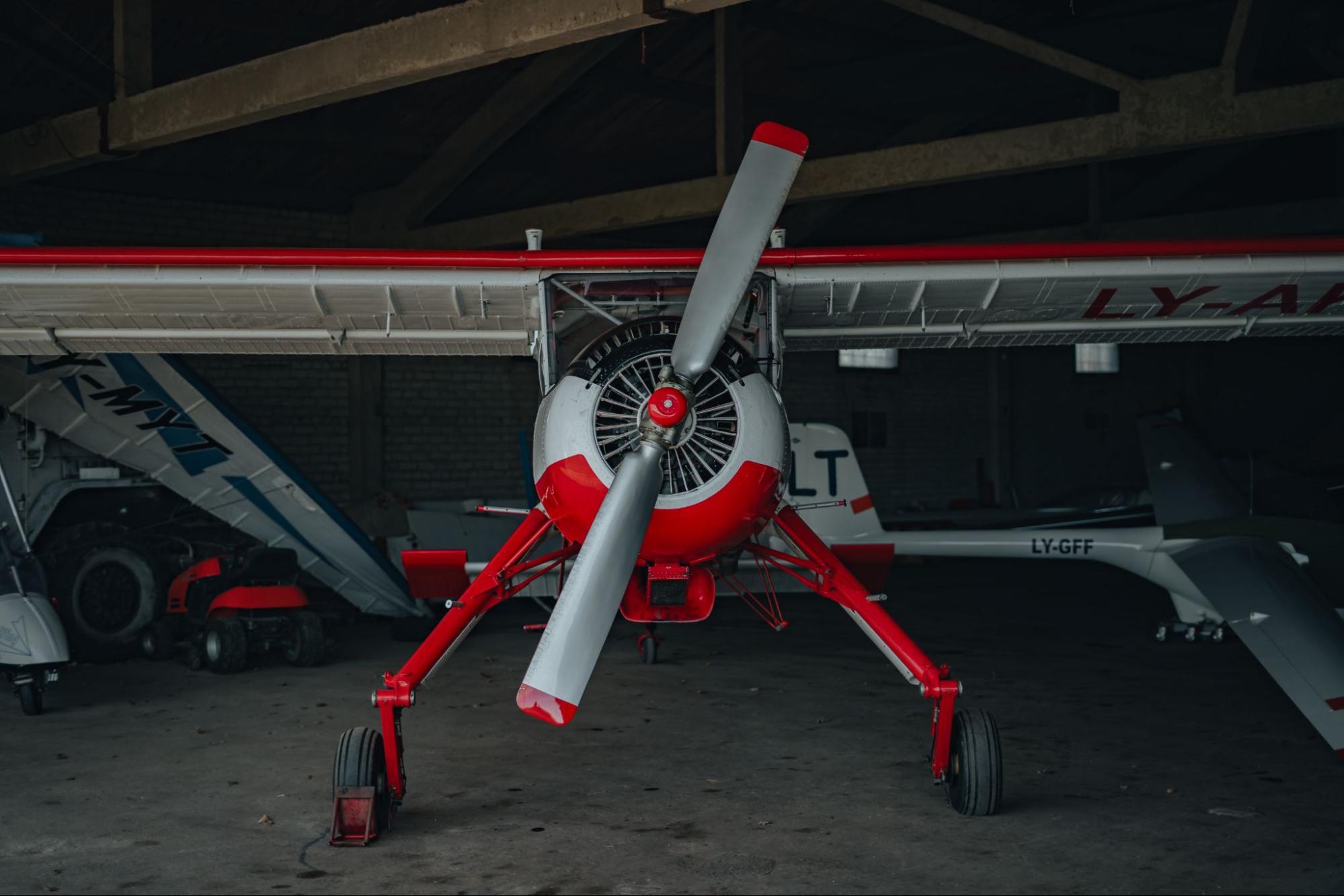 Lėktuvai aerodrome